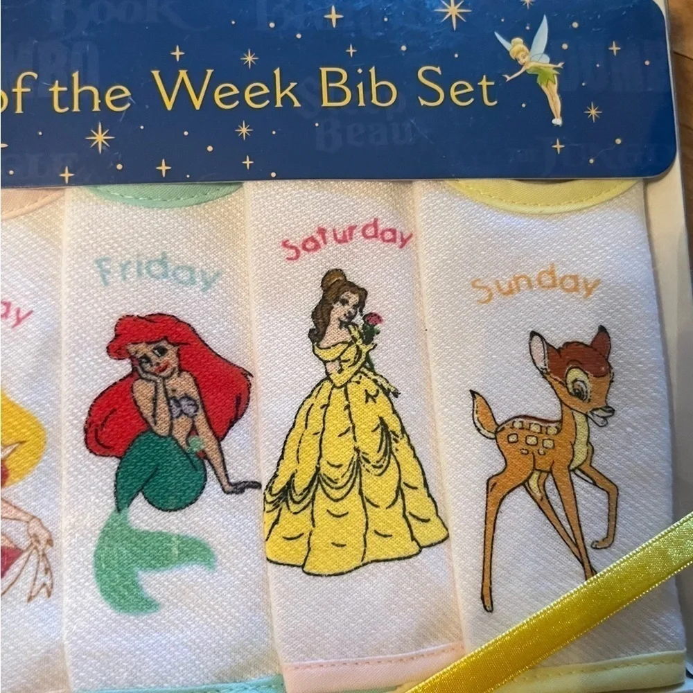 Walt Disney Classics 7 Days Bib Set NIB